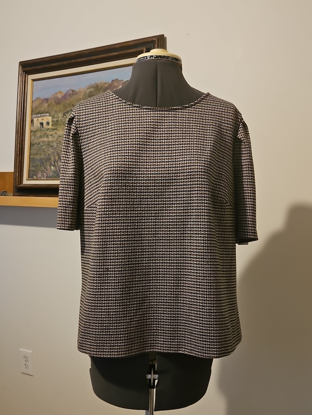 Vince Camuto Black & White Houndstooth Short Sleeve Top
